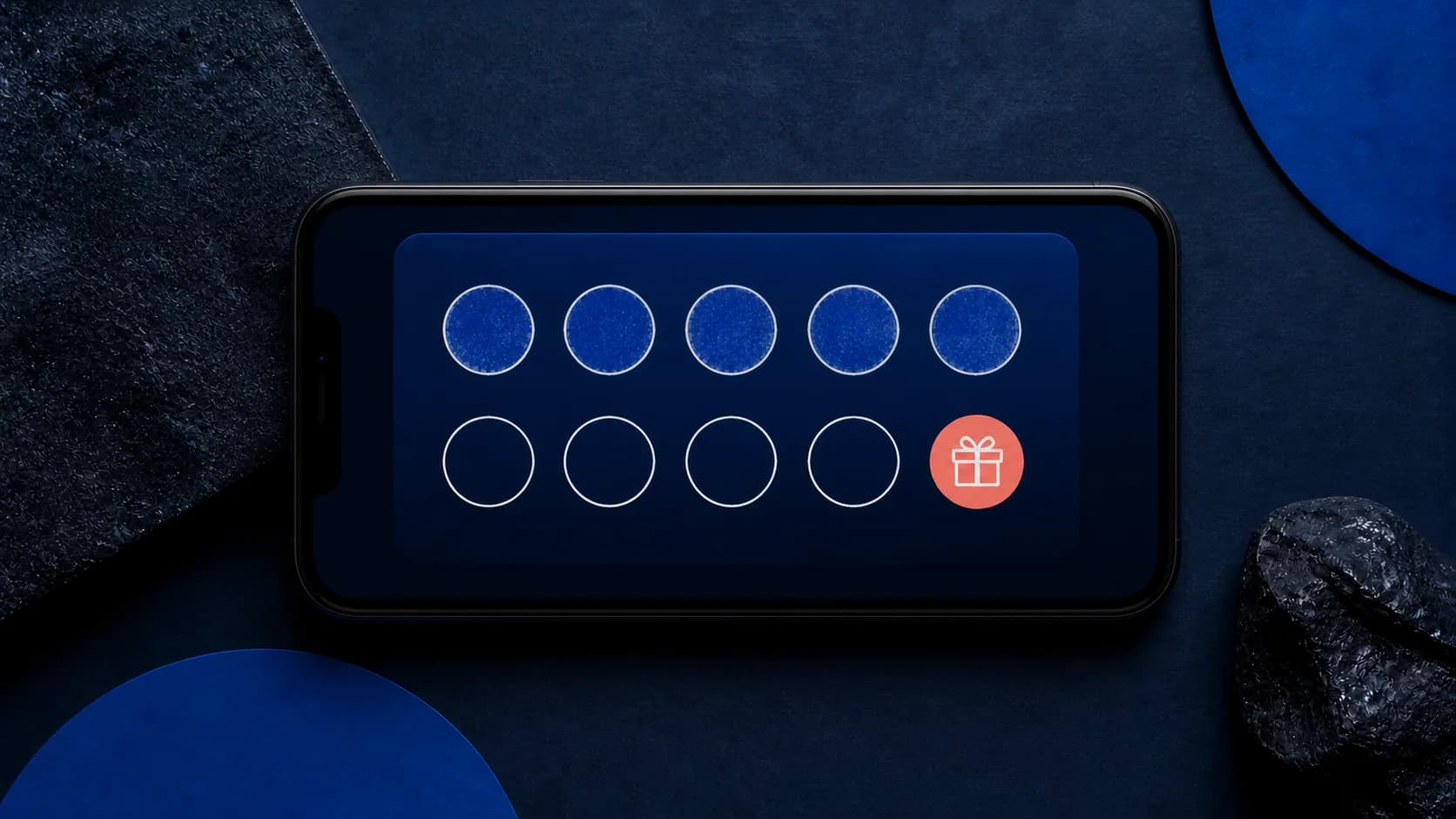 Pase digital en un móvil con diez espacios, cinco sellos completados y una recompensa